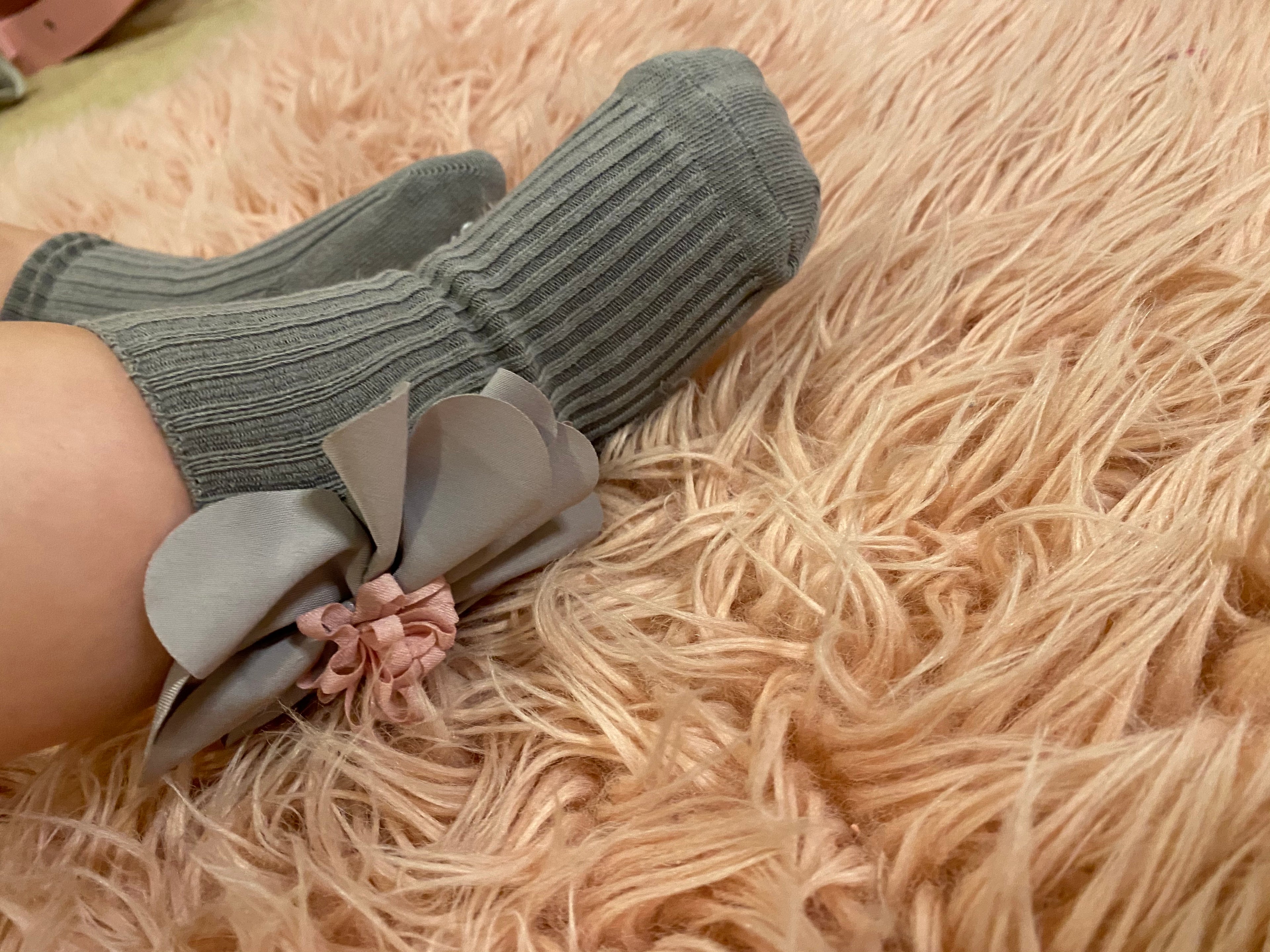 Baby Socks with large Flower for Girls 0-12 months; Toddlers — Soft, Breathable, Non slip bottoms, Fashion