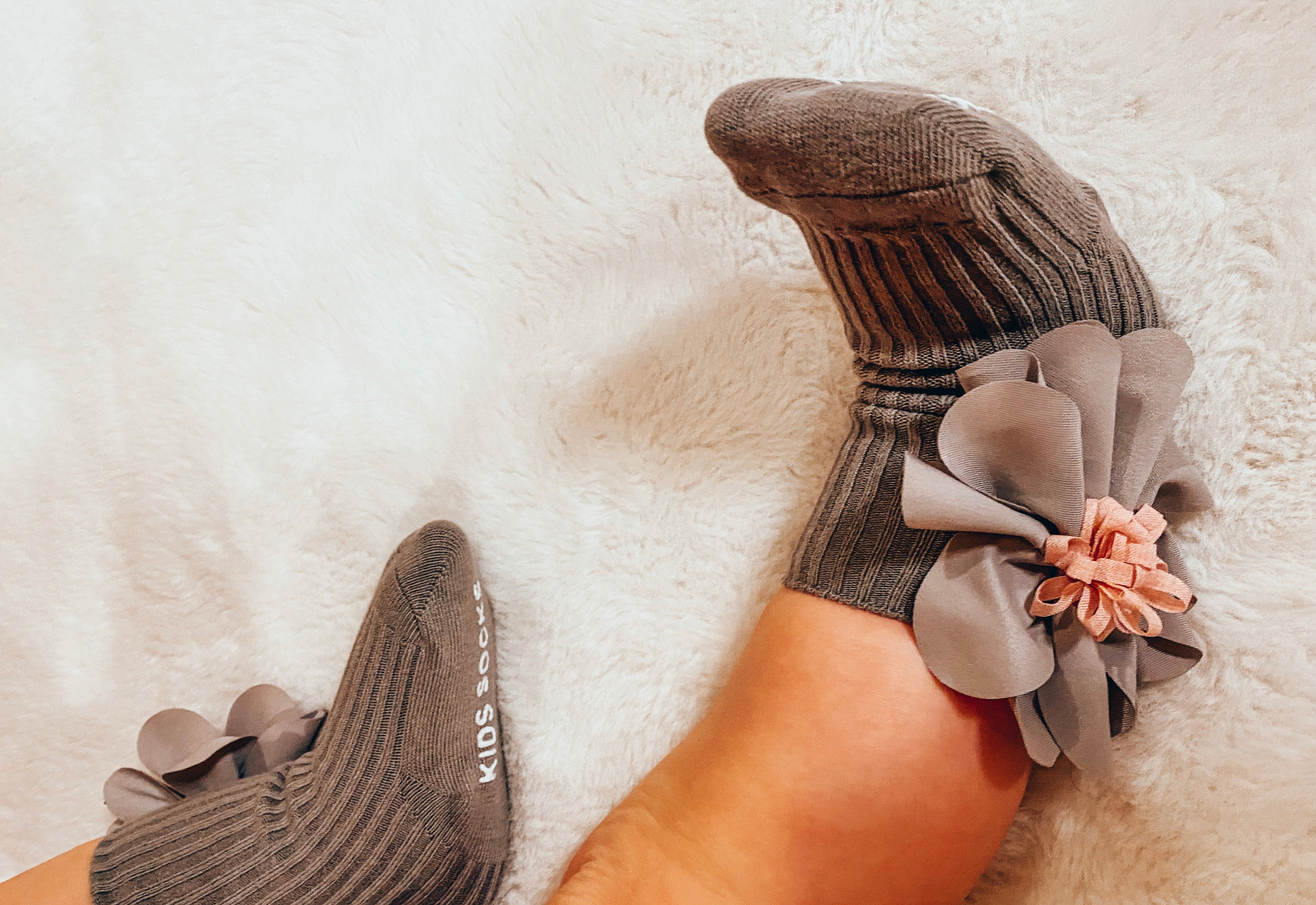 Baby Socks with large Flower for Girls 0-12 months; Toddlers — Soft, Breathable, Non slip bottoms, Fashion